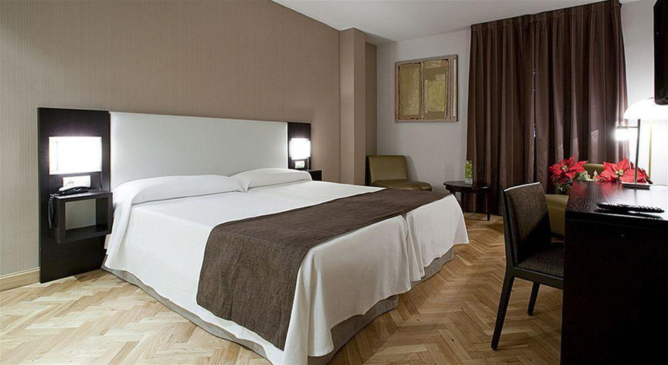 Sport & Beauty 2, Hostal Carlos III, Madrid