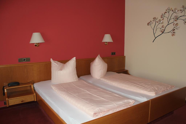 Bedroom 3, Hotel Tenner, Neustadt an der Weinstraße