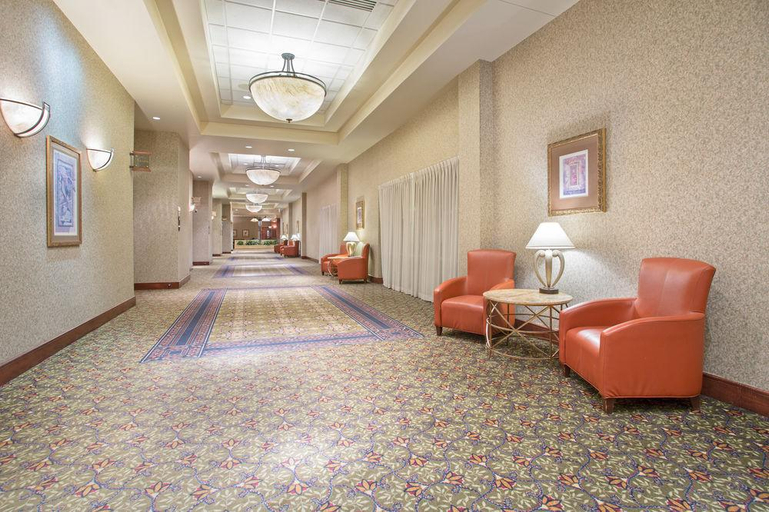 Public Area, Hotel Topeka at City Center, Shawnee