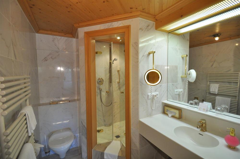 Bathroom, Alpenhotel Oberstdorf, Oberallgäu