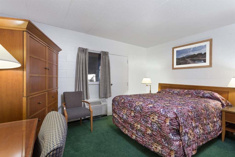 Bedroom 3, Moosejaw Inn, Division No. 7