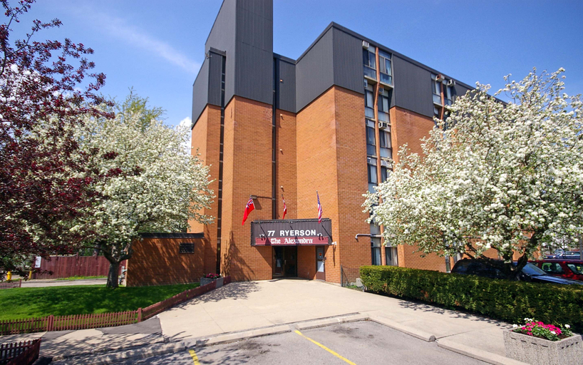Exterior & Views