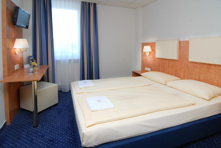 Bedroom 4, Euro - Hotel, Ortenaukreis