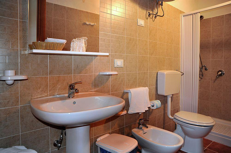 Bathroom, Il Giardino del Barocco, Syracuse