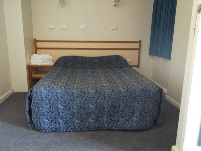Bedroom 4, Astor Hotel Motel, Albury