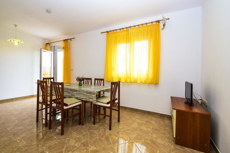 Others 5, Apartments Komadina 596, Pag