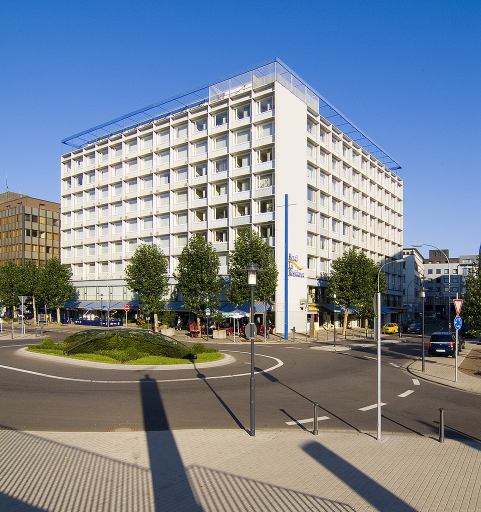 Exterior & Views 23