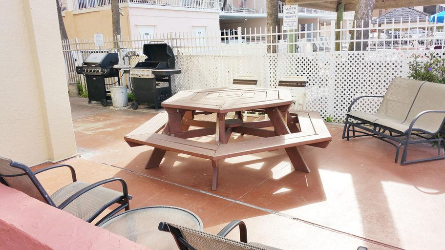 Others 5, Las Brisas Condominiums, Pinellas