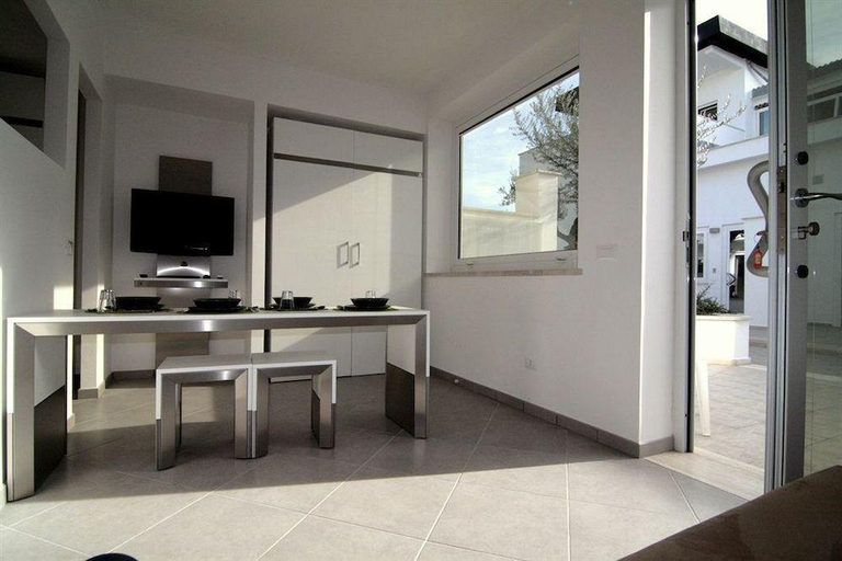Others, Smart Home, Rome