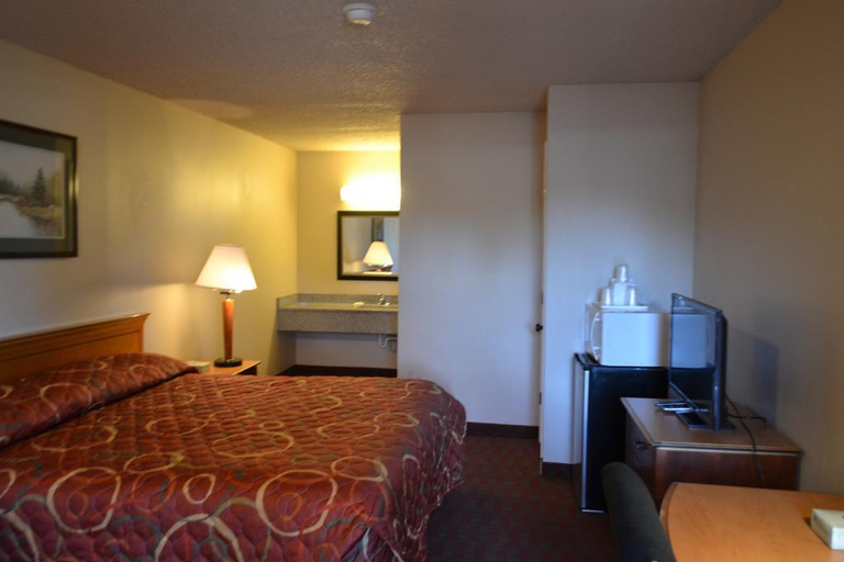 Bedroom 3, Skyway Inn - Seatac, SeaTac