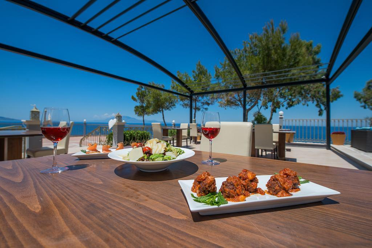 Food & Drinks 5, Balcony, Ionian Islands