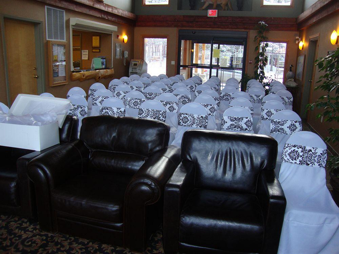 Public Area, Elkwater Lake Lodge, Division No. 1