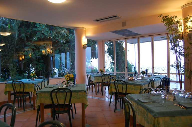 Food & Drinks 4, Giardino sul Mare, Messina
