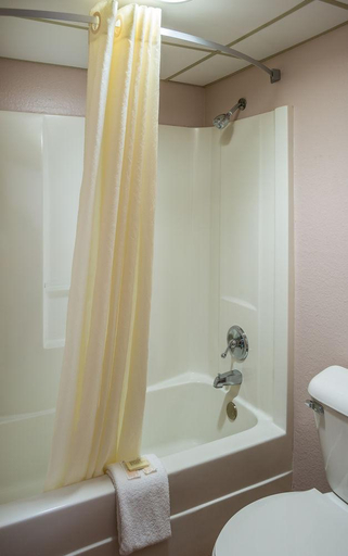 Bathroom 1, Prime Rate Motel, Dakota