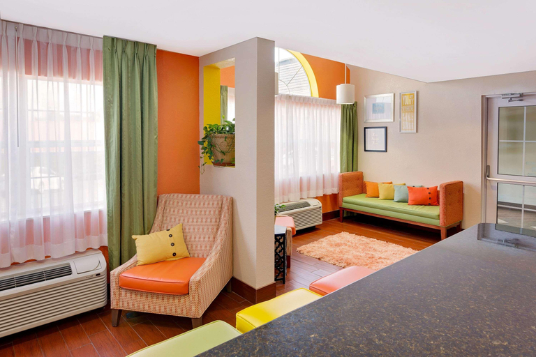 Public Area 2, Microtel Inn & Suites by Wyndham Daphne/Mobile, Baldwin