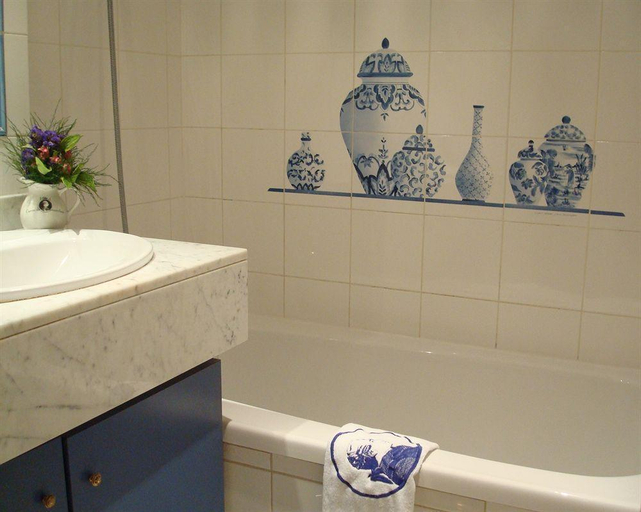 Bathroom 4, Hotel Caron de Beaumarchais, Paris