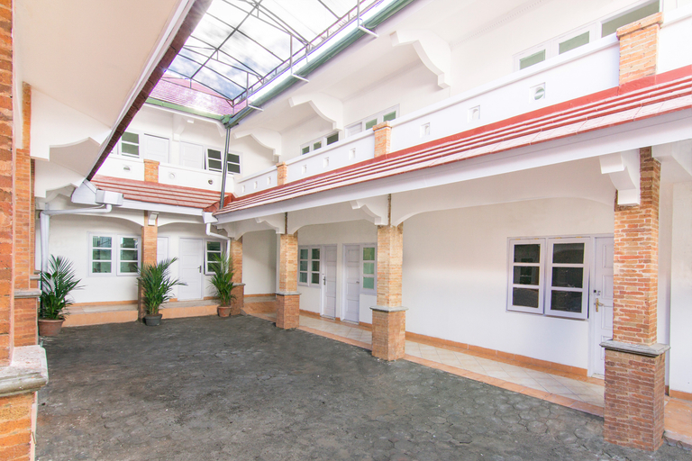 Exterior & Views 3, OYO 966 Dinda Guesthouse, Sleman
