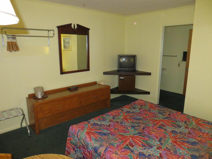 Public Area 2, Starlite Budget Inn, Cheboygan