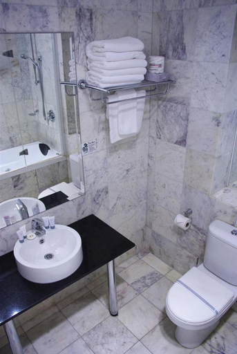 Bathroom 5, Shamrock, Gr. Bendigo - Central