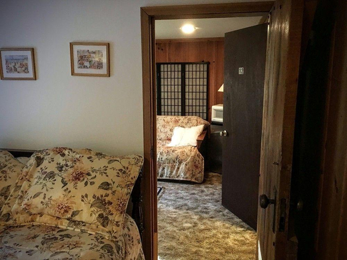 Others 4, Gateway Inn, Pierce