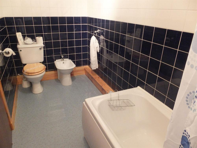 Bathroom, Houton Bay Lodge, Orkney Islands