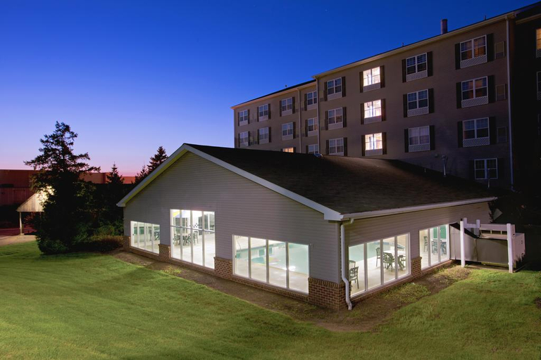 Exterior & Views