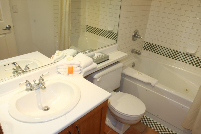 Bathroom, The Alpenglow At Whistler, Squamish-Lillooet