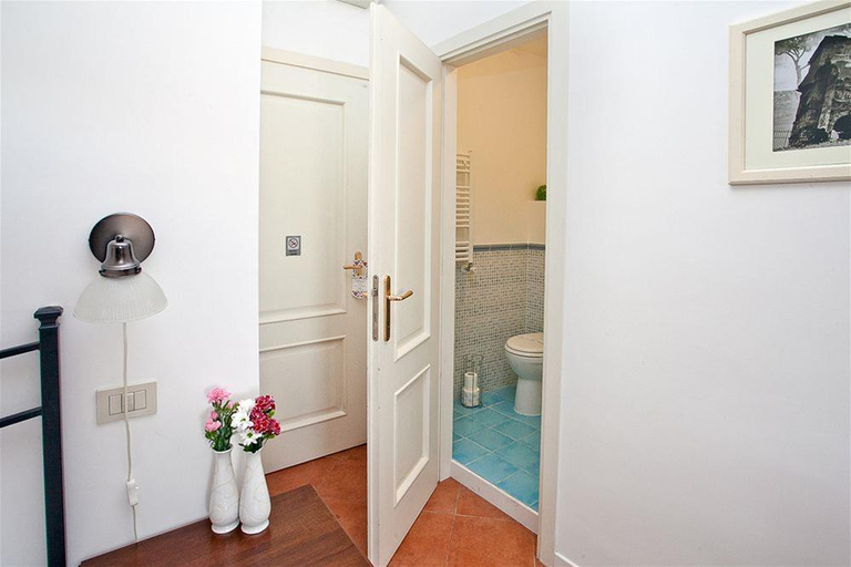Bathroom 4, Al Centro di Roma, Roma