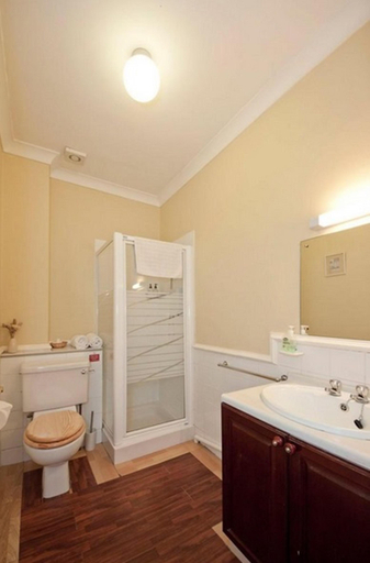 Bathroom, The Montana, Torbay