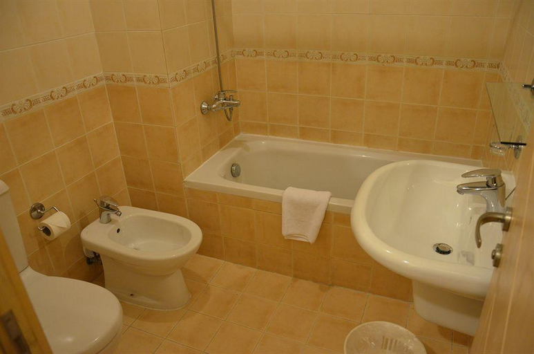 Bathroom 4, Emaar Al Noor, Makkah