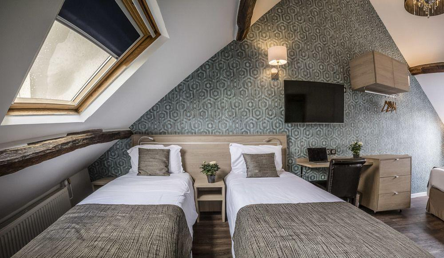 Bedroom 3, Chabrol Opera, Paris