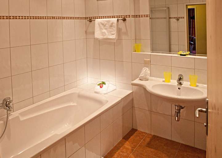 Bathroom 4, Hotel Pension Villa Klothilde, Zell am See