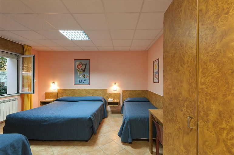 Bedroom 3, Ping Pong, Roma