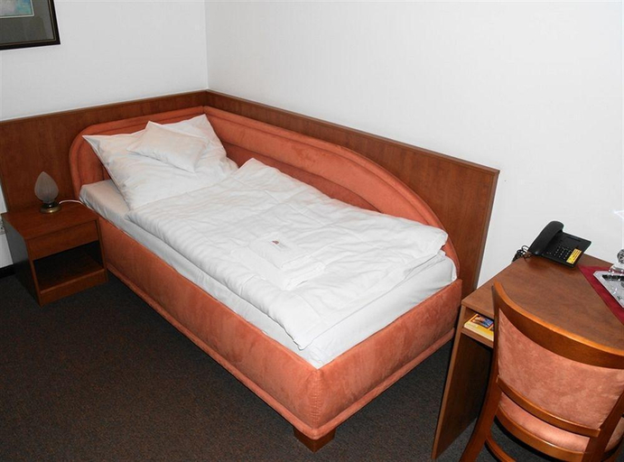 Bedroom 4, Hotel Grand, Žilina