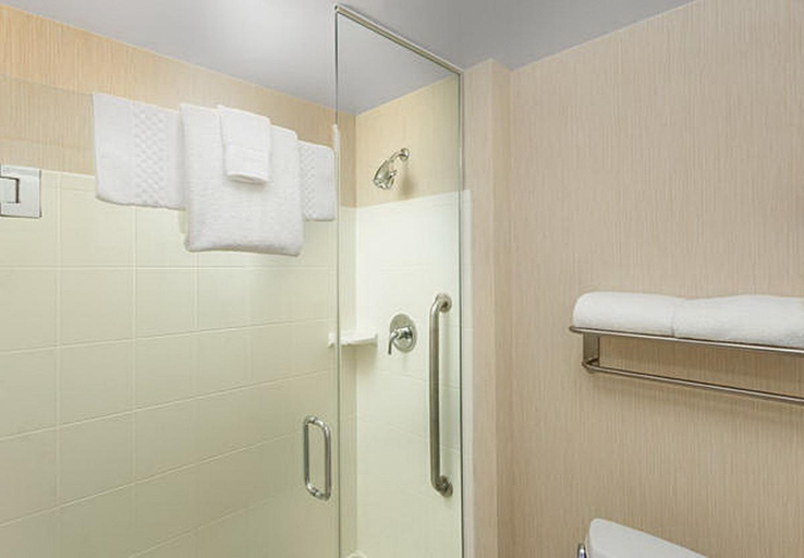Bathroom 5, Residence Inn Chicago Downtown/River North, Cook