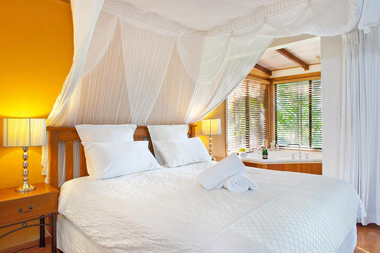 Bedroom, Lake Weyba Cottages Noosa, Maroochy