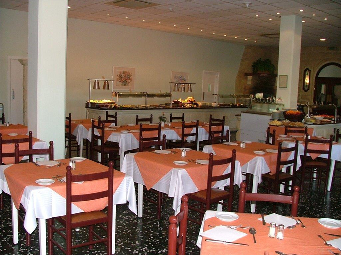 Food & Drinks 2, Comino Hotel