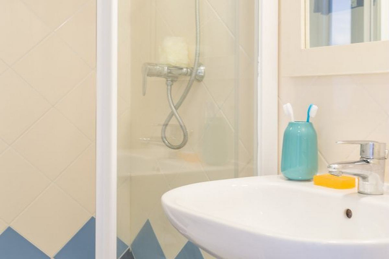 Bathroom 5, Residence Catalana, Pyrénées-Orientales