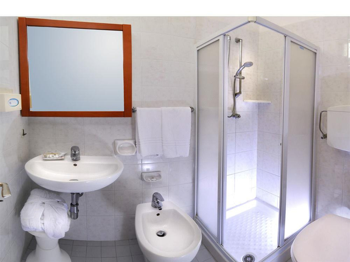 Bathroom 5, Hotel Losanna, Pesaro E Urbino