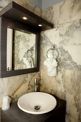 Bathroom 4, Coral Princess Inn