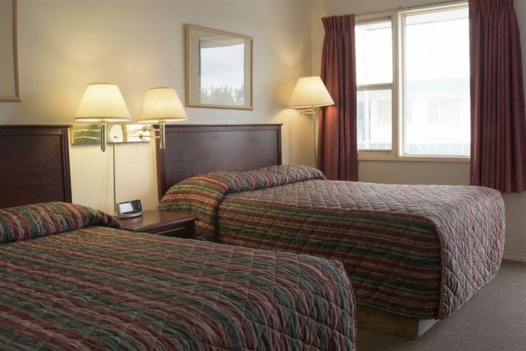 Bedroom 3, Sun-Dek Motel, Division No. 1