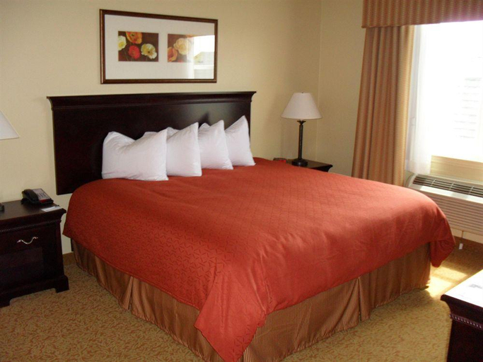 Bedroom 4, Red Roof Inn & Suites Midland, Midland