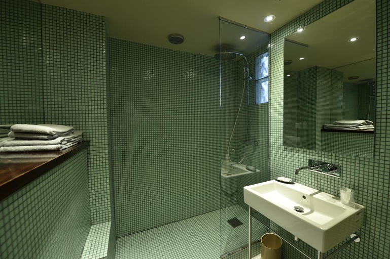 Bathroom 5, De l'Avenir, Paris