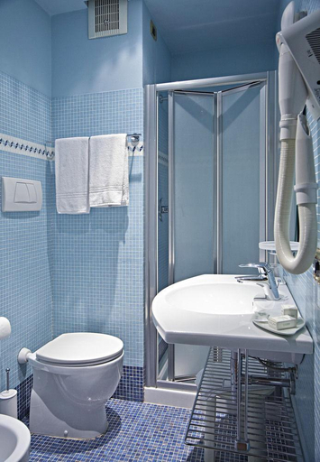 Bathroom 4, Hotel Europa, Verona
