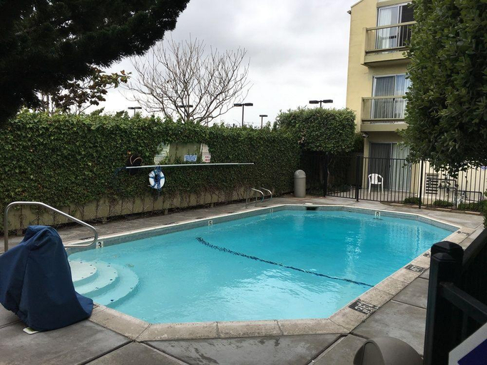Sport & Beauty 4, Magic Carpet Lodge, Monterey
