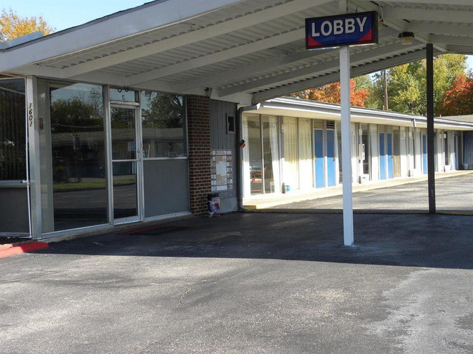 Public Area 3, Guest Inn, Benton
