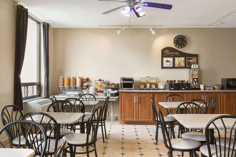 Food & Drinks 5, Days Inn by Wyndham Ottawa West, Ottawa