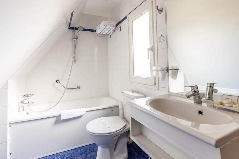 Bathroom 5, Austin's Saint Lazare Hotel, Paris
