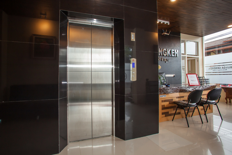 Public Area 3, RedDoorz Premium @ Jalan Cengkeh Malang, Malang