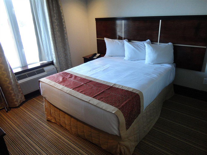Woodbine Hotel and Suites, Toronto